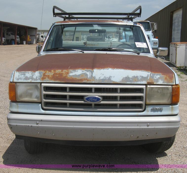 image for item H5376 1989 Ford F150 Custom pickup truck