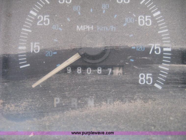 image for item H5376 1989 Ford F150 Custom pickup truck