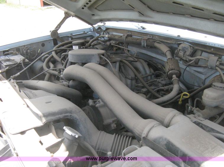 image for item H5376 1989 Ford F150 Custom pickup truck