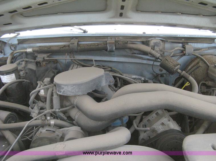 image for item H5376 1989 Ford F150 Custom pickup truck