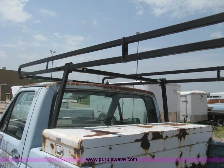 image for item H5376 1989 Ford F150 Custom pickup truck