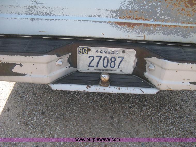 image for item H5376 1989 Ford F150 Custom pickup truck