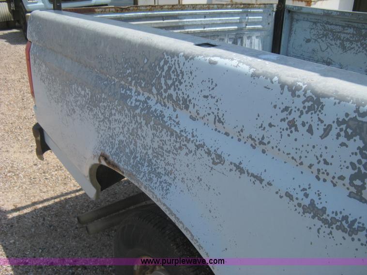 image for item H5376 1989 Ford F150 Custom pickup truck