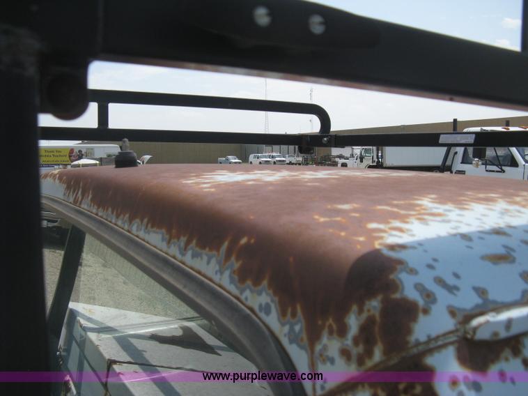 image for item H5376 1989 Ford F150 Custom pickup truck