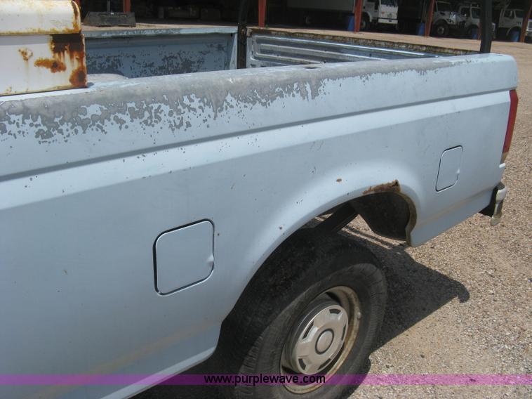 image for item H5376 1989 Ford F150 Custom pickup truck