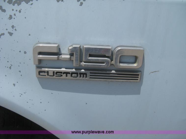 image for item H5376 1989 Ford F150 Custom pickup truck