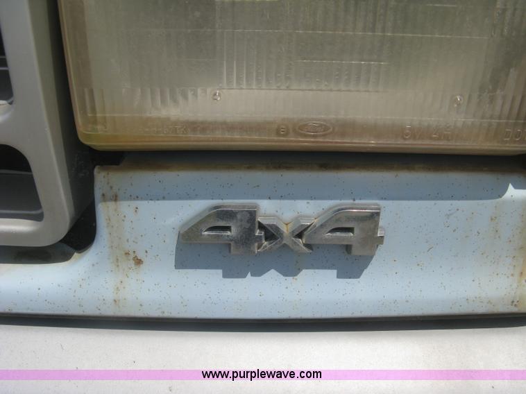 image for item H5376 1989 Ford F150 Custom pickup truck