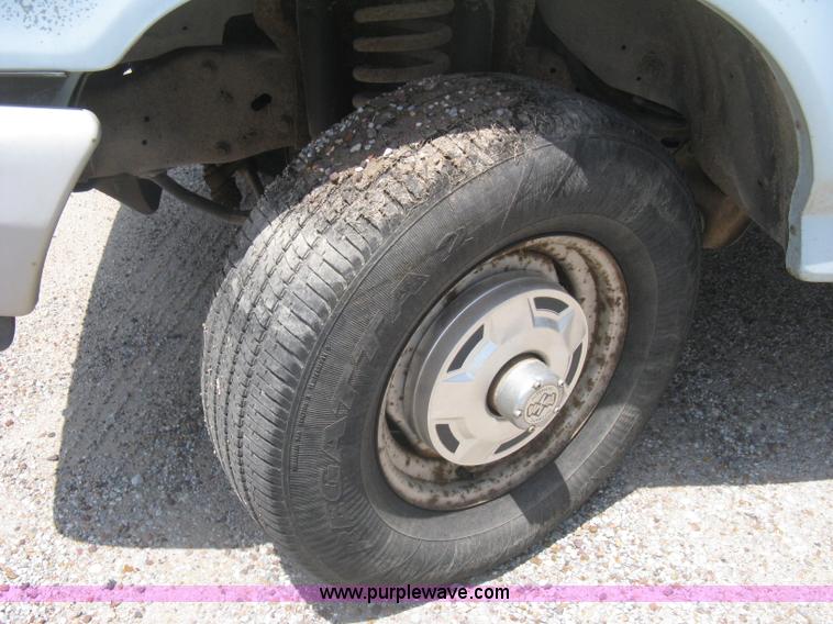 image for item H5376 1989 Ford F150 Custom pickup truck