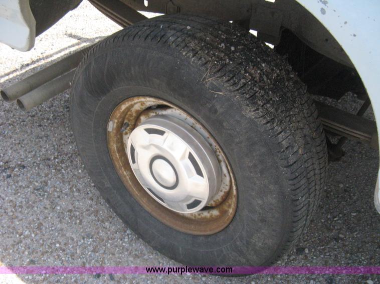 image for item H5376 1989 Ford F150 Custom pickup truck