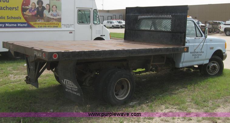 image for item H5377 1989 Ford F450 Super Duty flatbed pickup truck