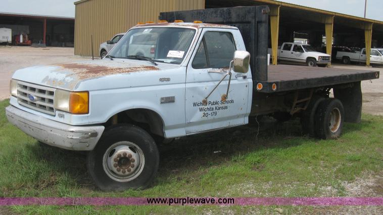image for item H5377 1989 Ford F450 Super Duty flatbed pickup truck