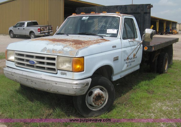 image for item H5377 1989 Ford F450 Super Duty flatbed pickup truck