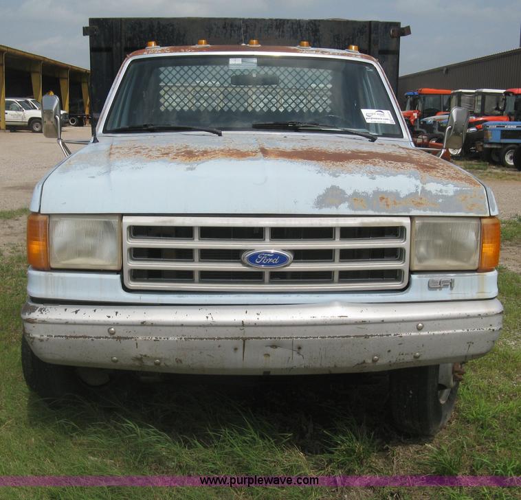 image for item H5377 1989 Ford F450 Super Duty flatbed pickup truck