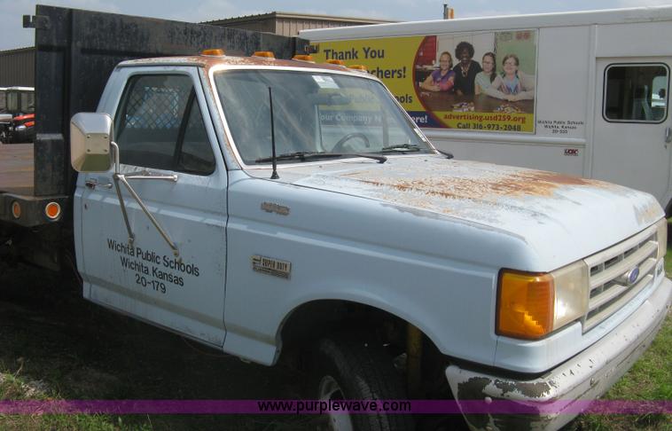 image for item H5377 1989 Ford F450 Super Duty flatbed pickup truck