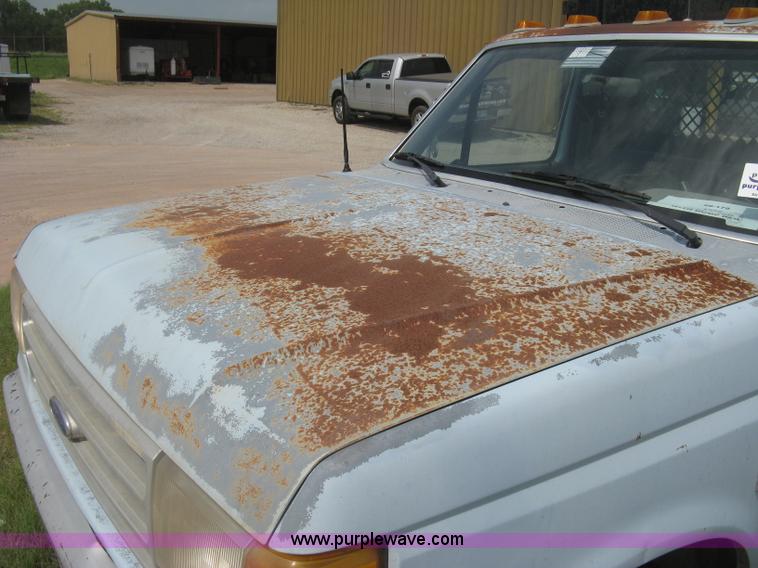 image for item H5377 1989 Ford F450 Super Duty flatbed pickup truck