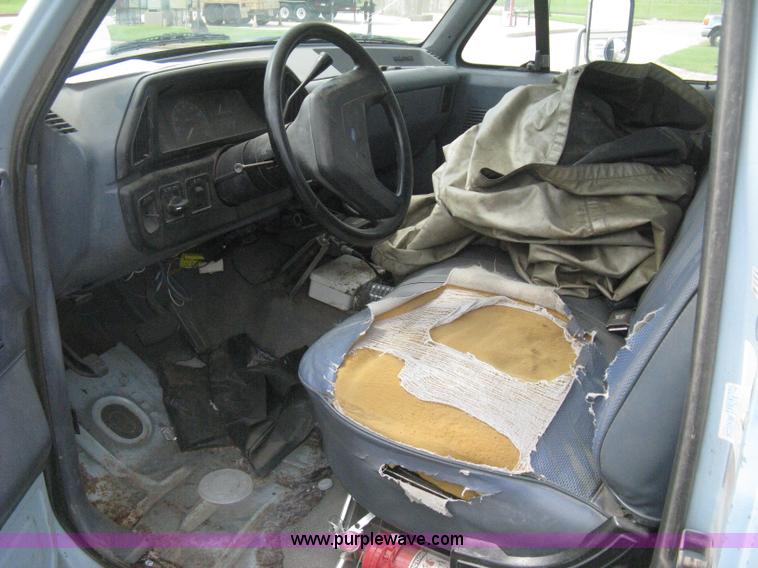 image for item H5377 1989 Ford F450 Super Duty flatbed pickup truck