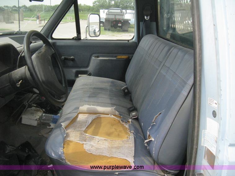 image for item H5377 1989 Ford F450 Super Duty flatbed pickup truck