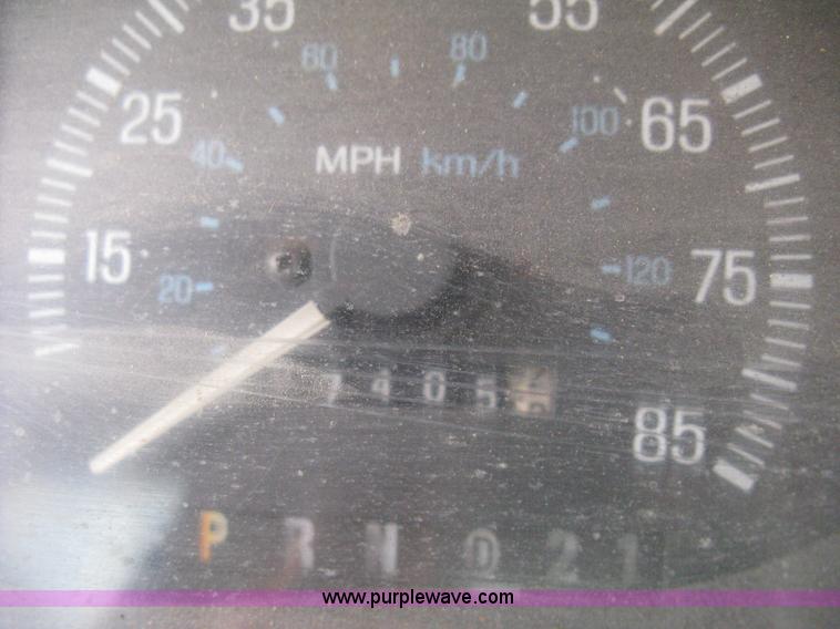 image for item H5377 1989 Ford F450 Super Duty flatbed pickup truck