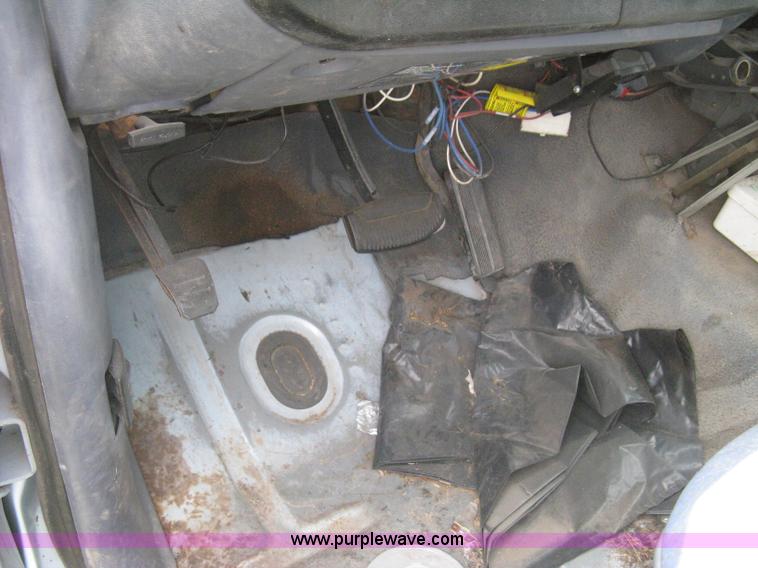 image for item H5377 1989 Ford F450 Super Duty flatbed pickup truck