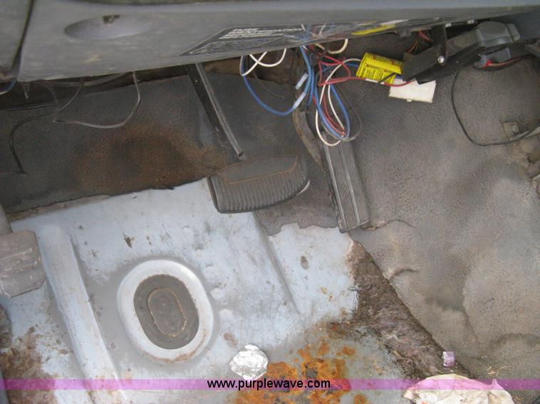 image for item H5377 1989 Ford F450 Super Duty flatbed pickup truck