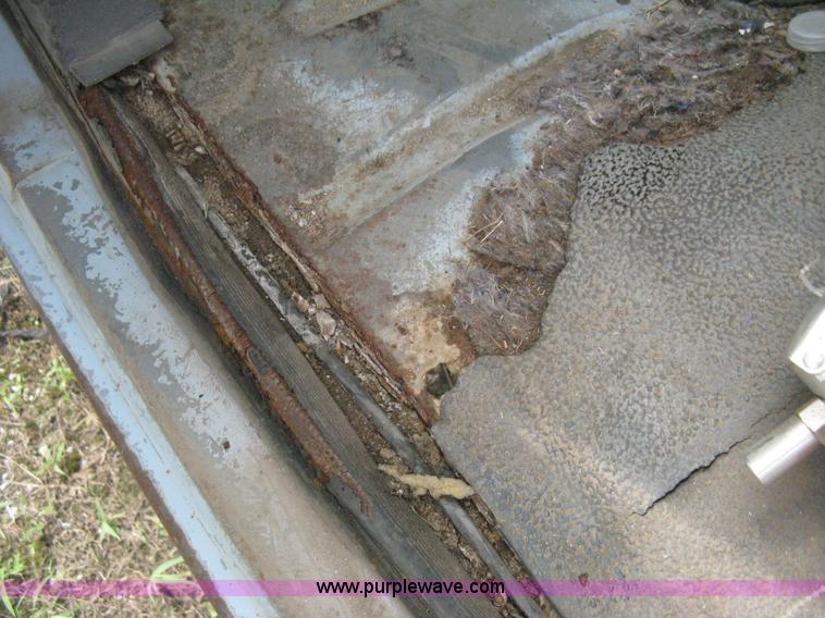 image for item H5377 1989 Ford F450 Super Duty flatbed pickup truck