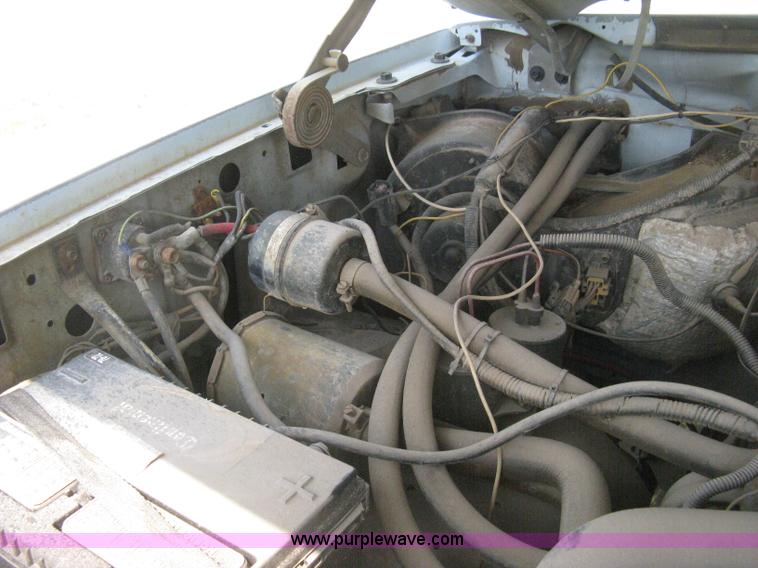 image for item H5377 1989 Ford F450 Super Duty flatbed pickup truck