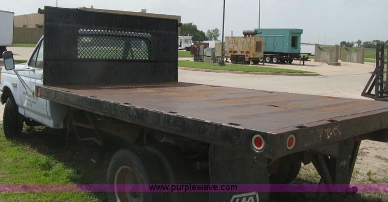 image for item H5377 1989 Ford F450 Super Duty flatbed pickup truck