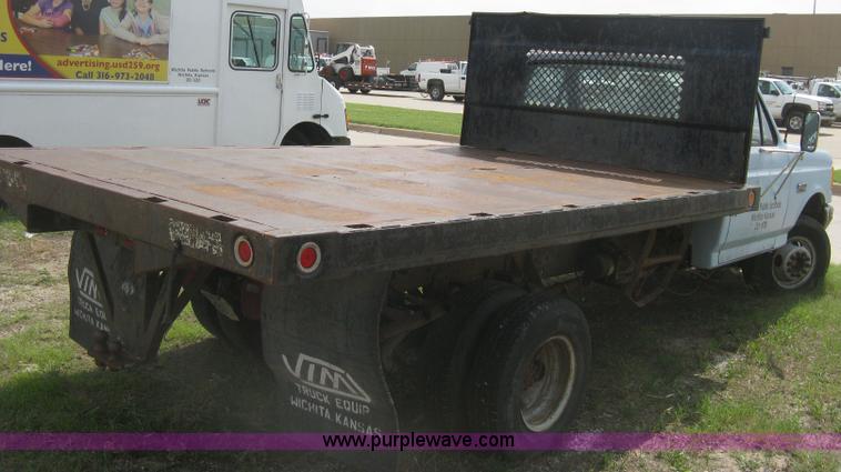 image for item H5377 1989 Ford F450 Super Duty flatbed pickup truck