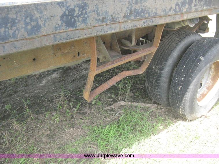 image for item H5377 1989 Ford F450 Super Duty flatbed pickup truck