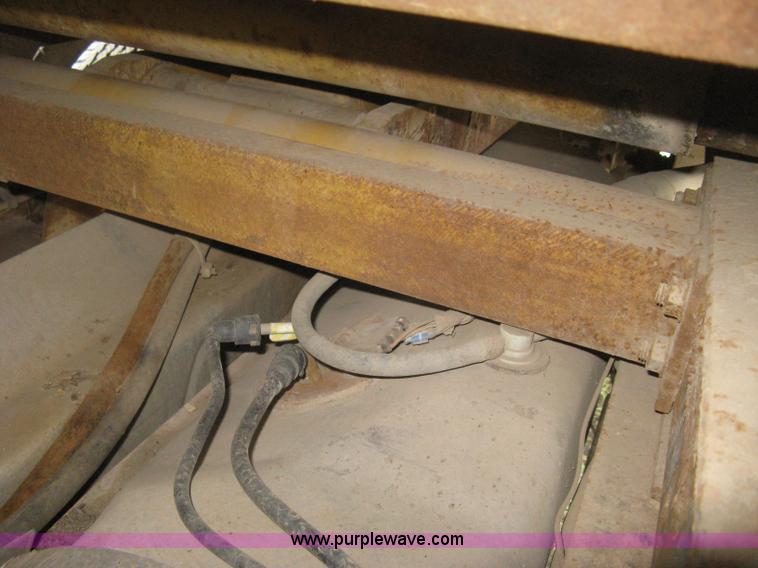 image for item H5377 1989 Ford F450 Super Duty flatbed pickup truck