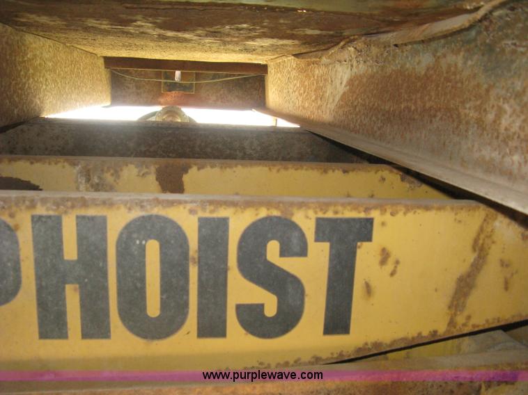 image for item H5377 1989 Ford F450 Super Duty flatbed pickup truck