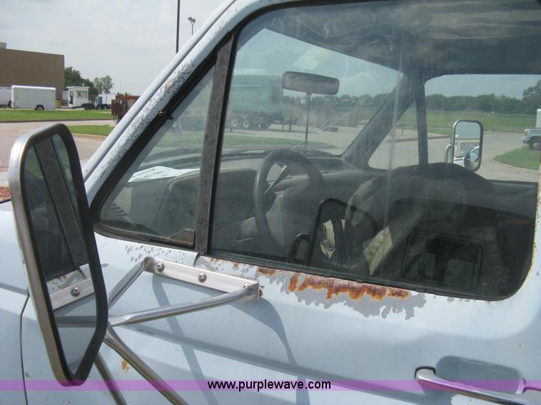 image for item H5377 1989 Ford F450 Super Duty flatbed pickup truck