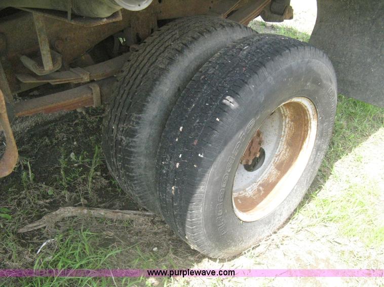 image for item H5377 1989 Ford F450 Super Duty flatbed pickup truck