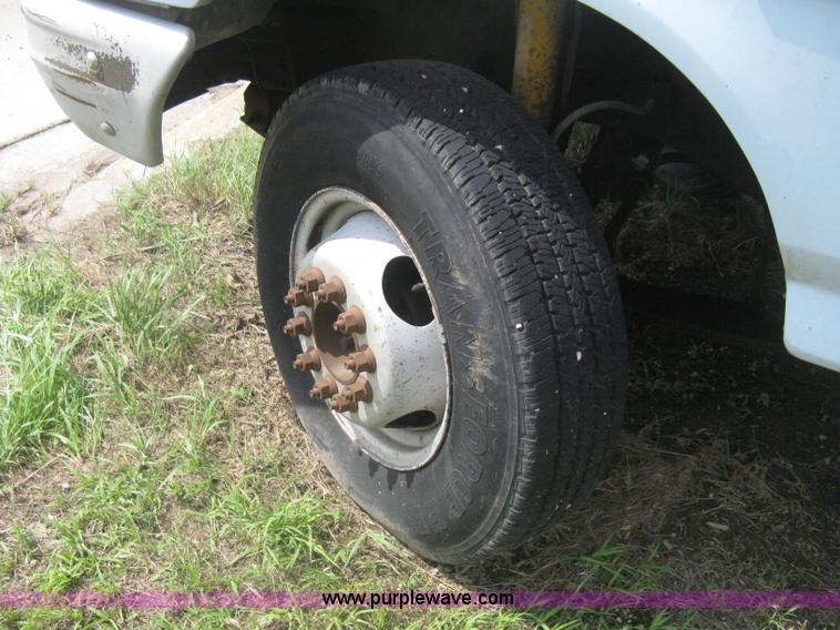 image for item H5377 1989 Ford F450 Super Duty flatbed pickup truck