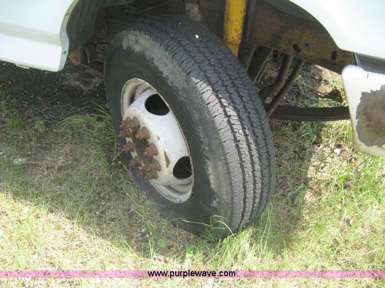 image for item H5377 1989 Ford F450 Super Duty flatbed pickup truck