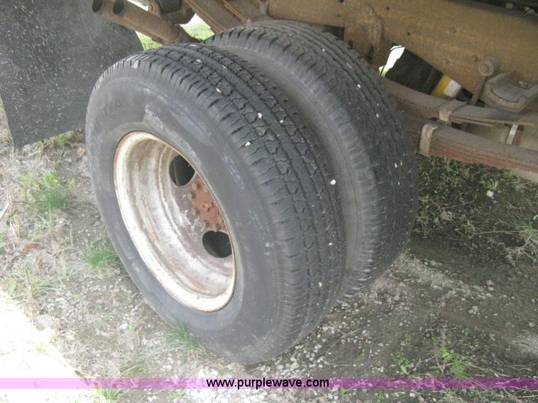 image for item H5377 1989 Ford F450 Super Duty flatbed pickup truck