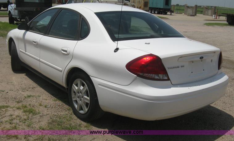 image for item H5378 2007 Ford Taurus SE