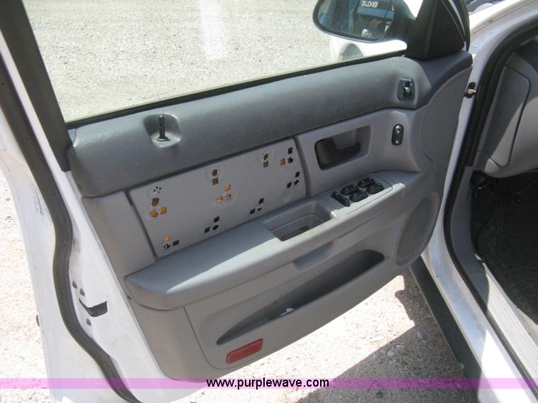 image for item H5378 2007 Ford Taurus SE