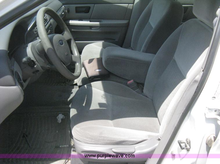 image for item H5378 2007 Ford Taurus SE