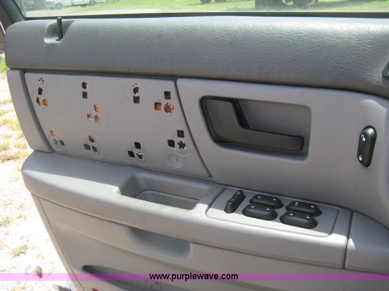 image for item H5378 2007 Ford Taurus SE