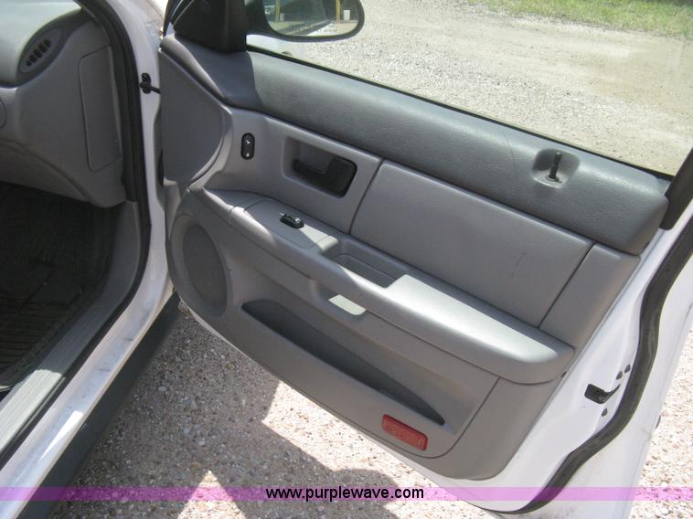 image for item H5378 2007 Ford Taurus SE