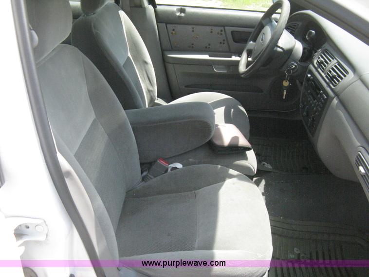 image for item H5378 2007 Ford Taurus SE