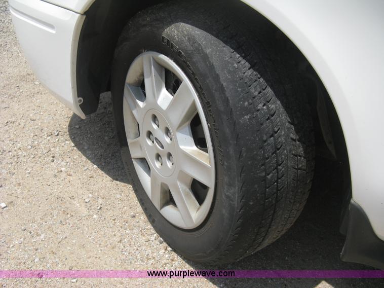 image for item H5378 2007 Ford Taurus SE