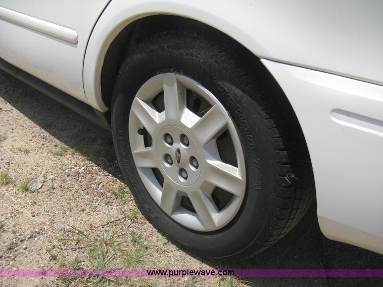 image for item H5378 2007 Ford Taurus SE