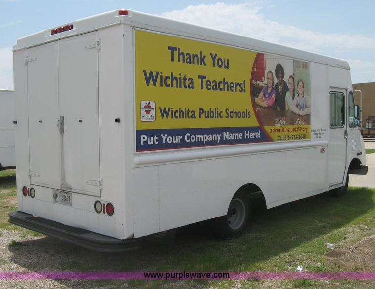 image for item H5379 2003 Workhorse P42 step van