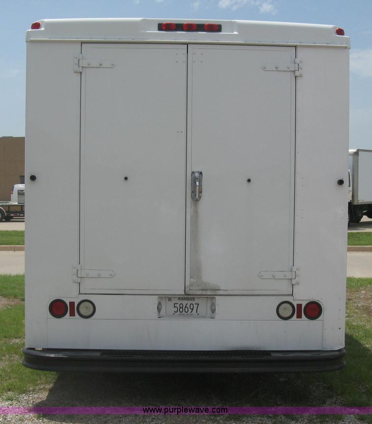 image for item H5379 2003 Workhorse P42 step van