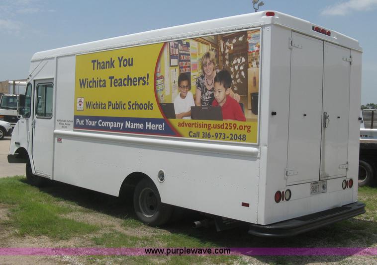 image for item H5379 2003 Workhorse P42 step van