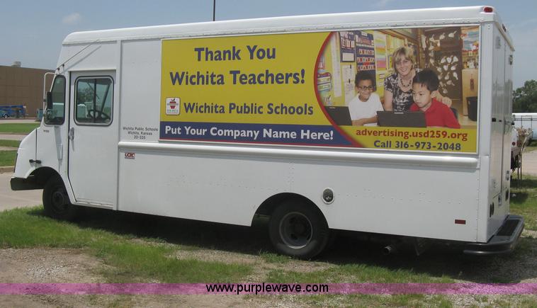 image for item H5379 2003 Workhorse P42 step van