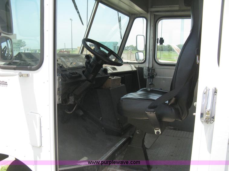 image for item H5379 2003 Workhorse P42 step van