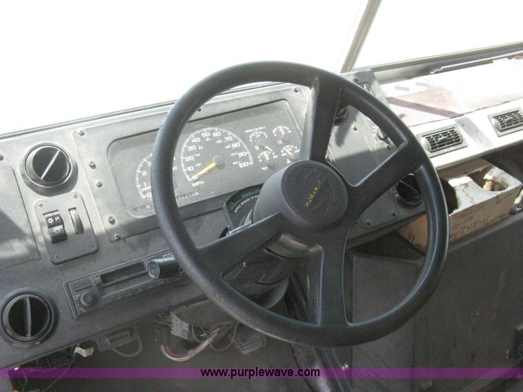 image for item H5379 2003 Workhorse P42 step van